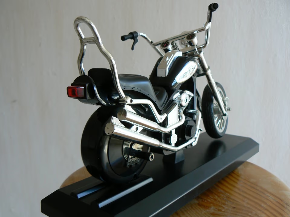 Уникальный будильник в стиле винтажного чоппера со звуками р