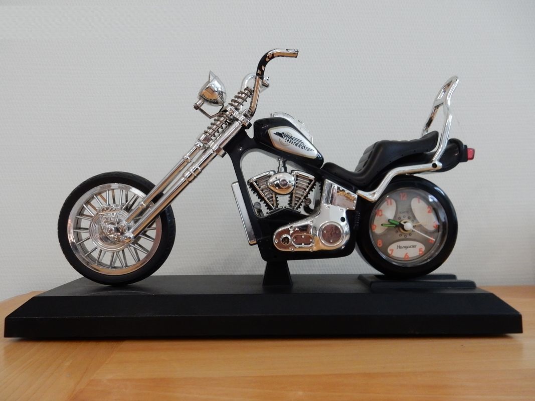 Уникальный будильник в стиле винтажного чоппера со звуками р