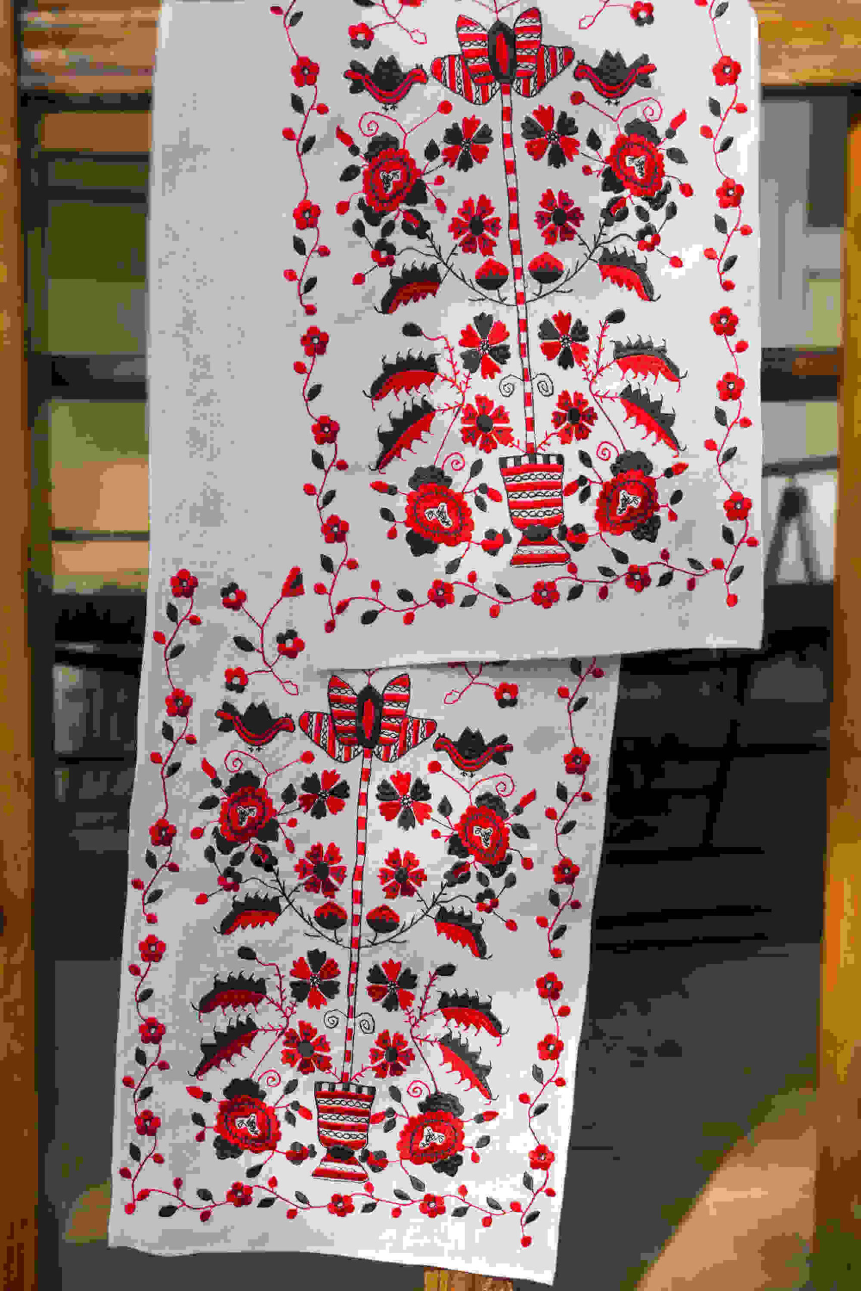 Вишиванки, рушники, скатертини — українська вишивка