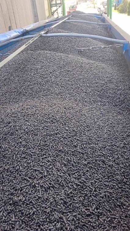 Пелети з деревини та лушпиння з доставкою по Україні