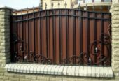 Створюємо надійні огорожі та навіси для вашого будинку