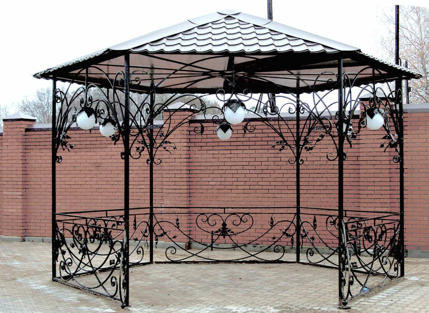 Создаем надежные ограждения и навесы для вашего дома и бизне