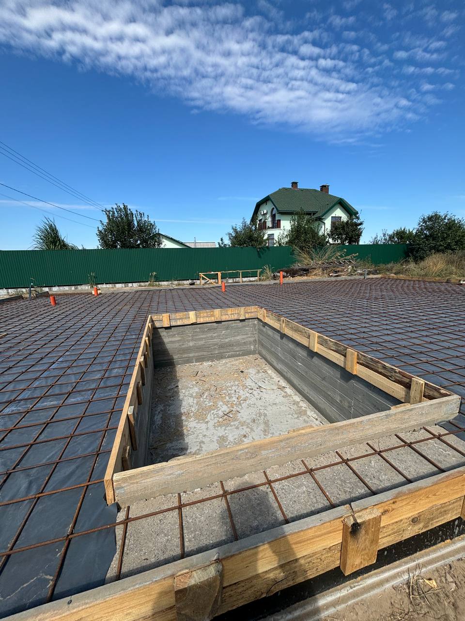 Будівництво будинків – від фундамента до даху