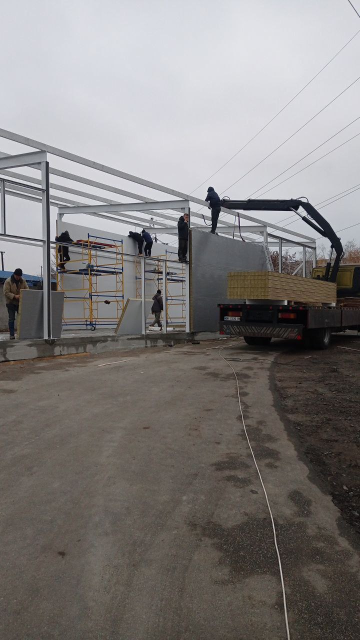 Монтаж сендвіч-панелей, металоконструкцій, профлист