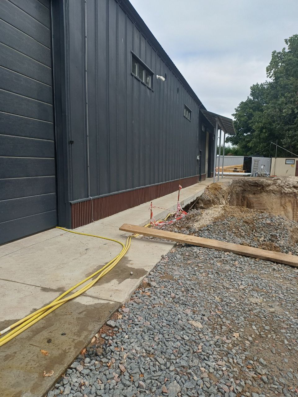 Монтаж сендвіч-панелей, металоконструкцій, профлист