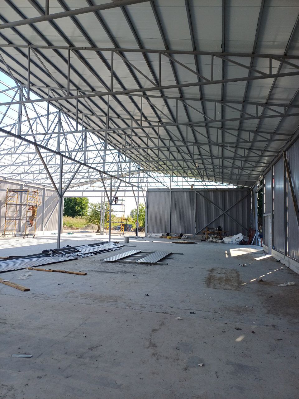 Монтаж сендвіч-панелей, металоконструкцій, профлист