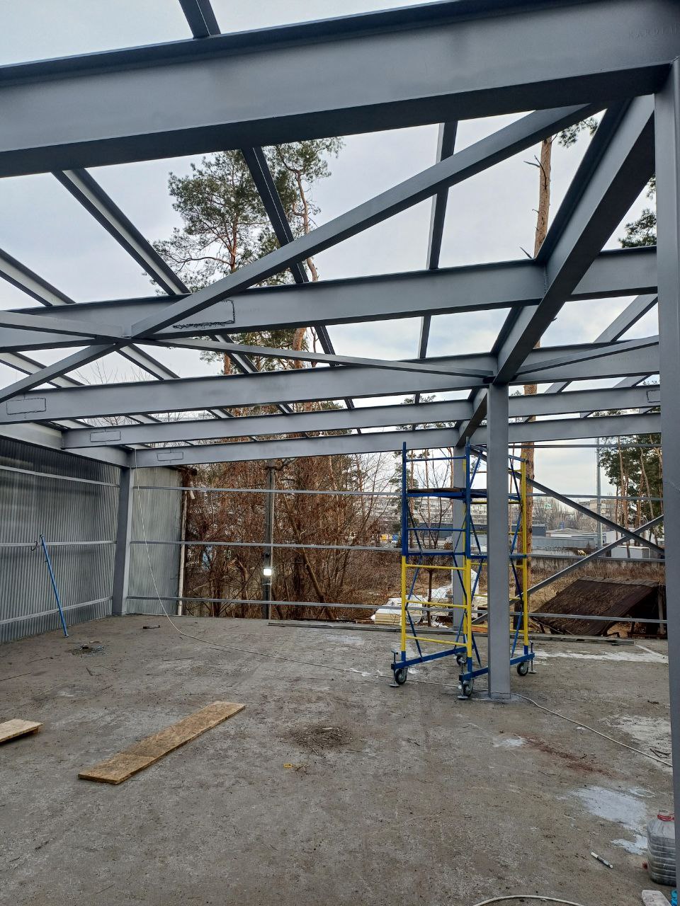 Монтаж сендвіч-панелей, металоконструкцій, профлист