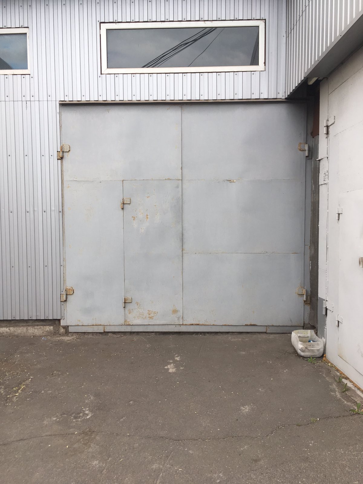 Здається в оренду приміщення 80 м кв під СТО або склад в Крі