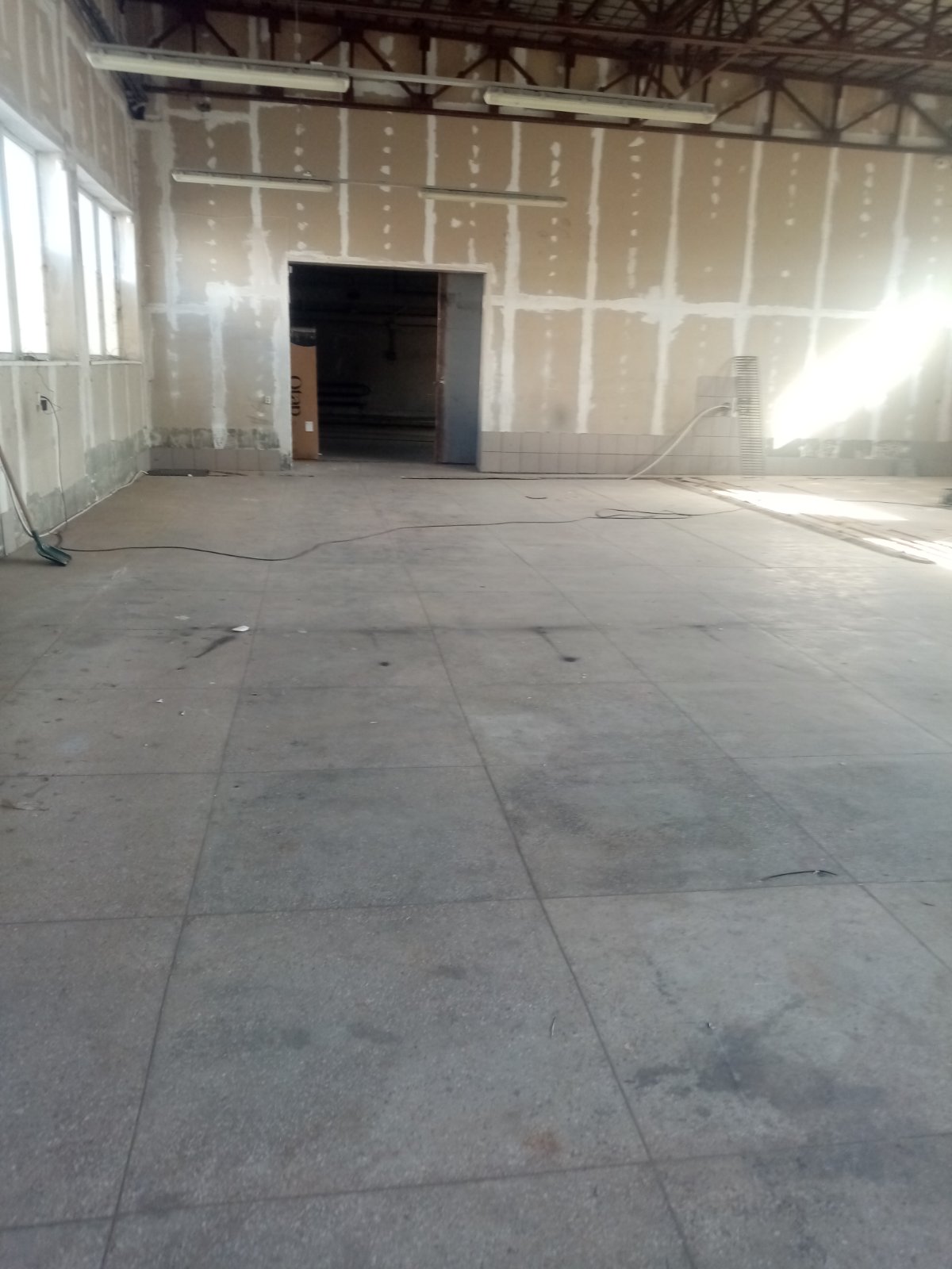 Оренда приміщення 300 м кв на 2-му поверсі з електропідіймач