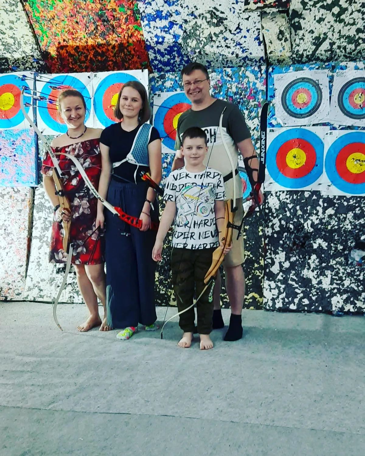 Сімейний відпочинок у Києві — стрільба з лука для дітей