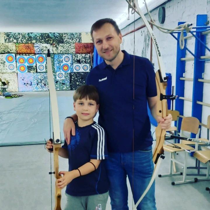 Сімейний відпочинок у Києві — стрільба з лука для дітей