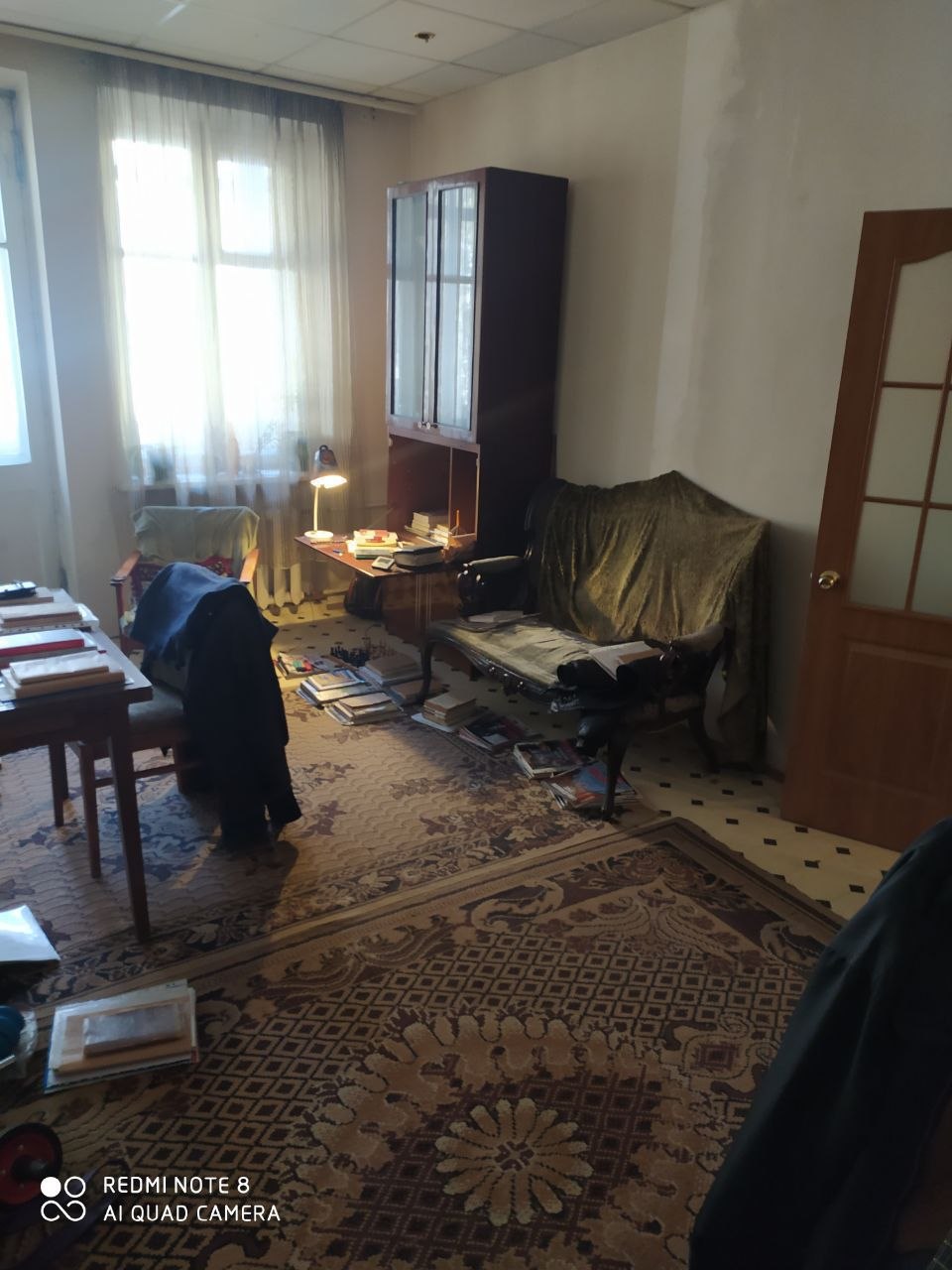 Продам 3 кімнатну квартиру в Киеві біля метро Святошино.